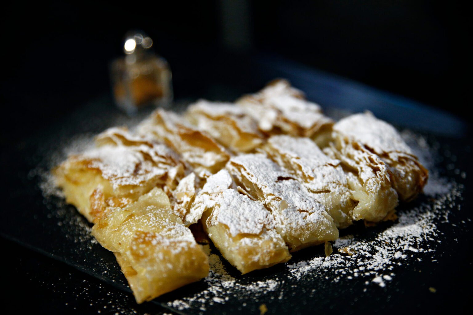 A,Greek,Bougatsa,In,Served,In,Plate,In,Cafe,In